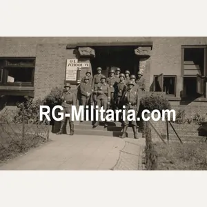 Original WW2 German Photo - German soldiers at a school …