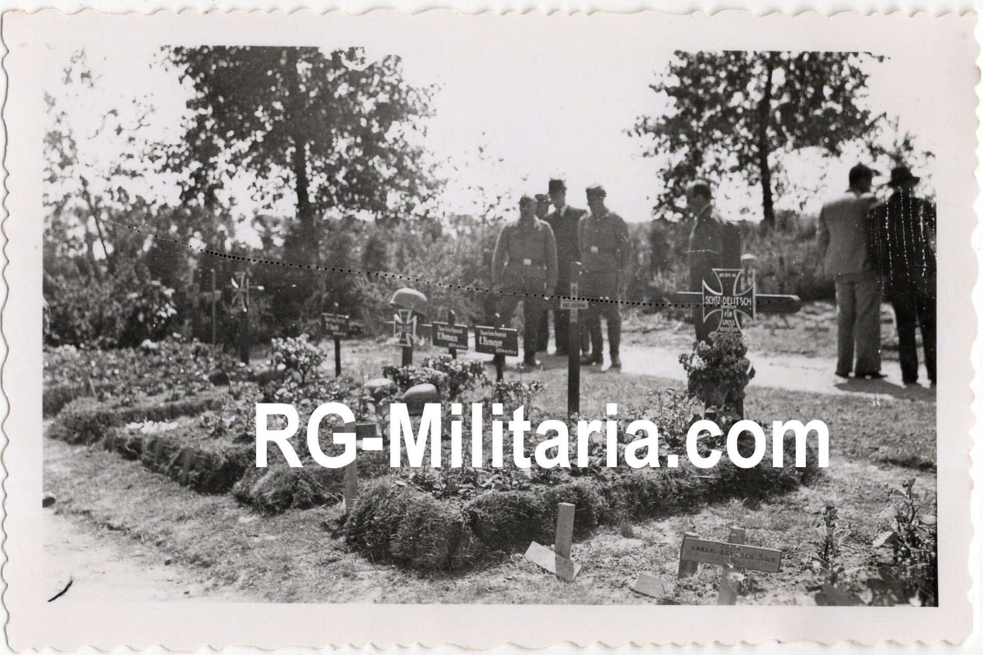 Original WW2 German Photo - German field graves in Rotterdam, Holland (1940) — image 3