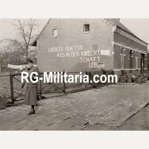 Original WW2 US Press Photo - Large graffiti wall ''Lieber …