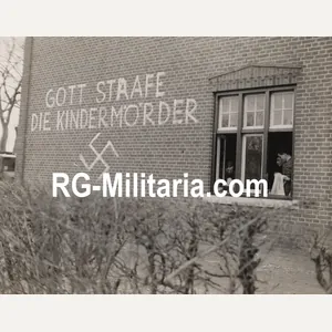 Original WW2 US Press Photo - Large graffiti wall ''Gott …