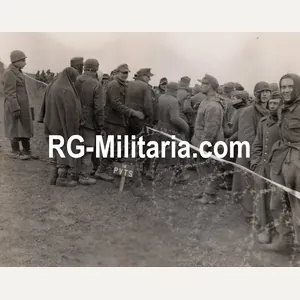 Original WW2 US Press Photo - POW German troops in …