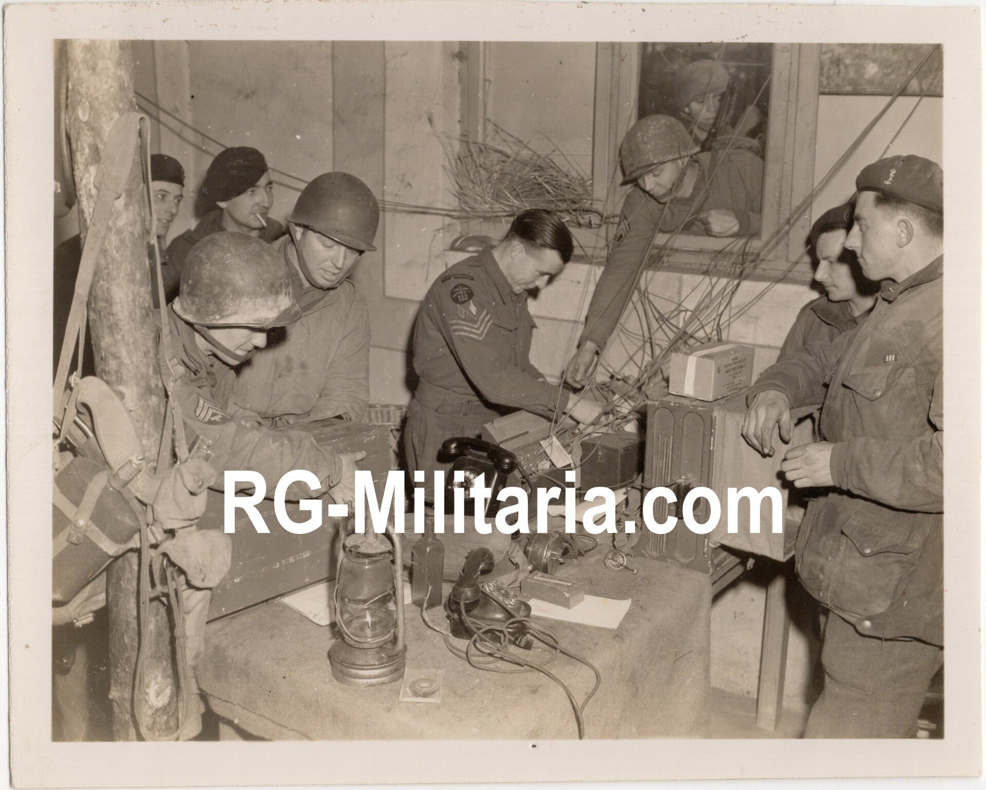Original WW2 US Press Photo - US 8th Armored Division with British 7th Armored Division and commandos operating the radio at the front lines near Roermond, Holland (1945) — image 3