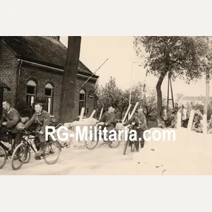 Original WW2 German Photo - German soldiers on bicycles enter …