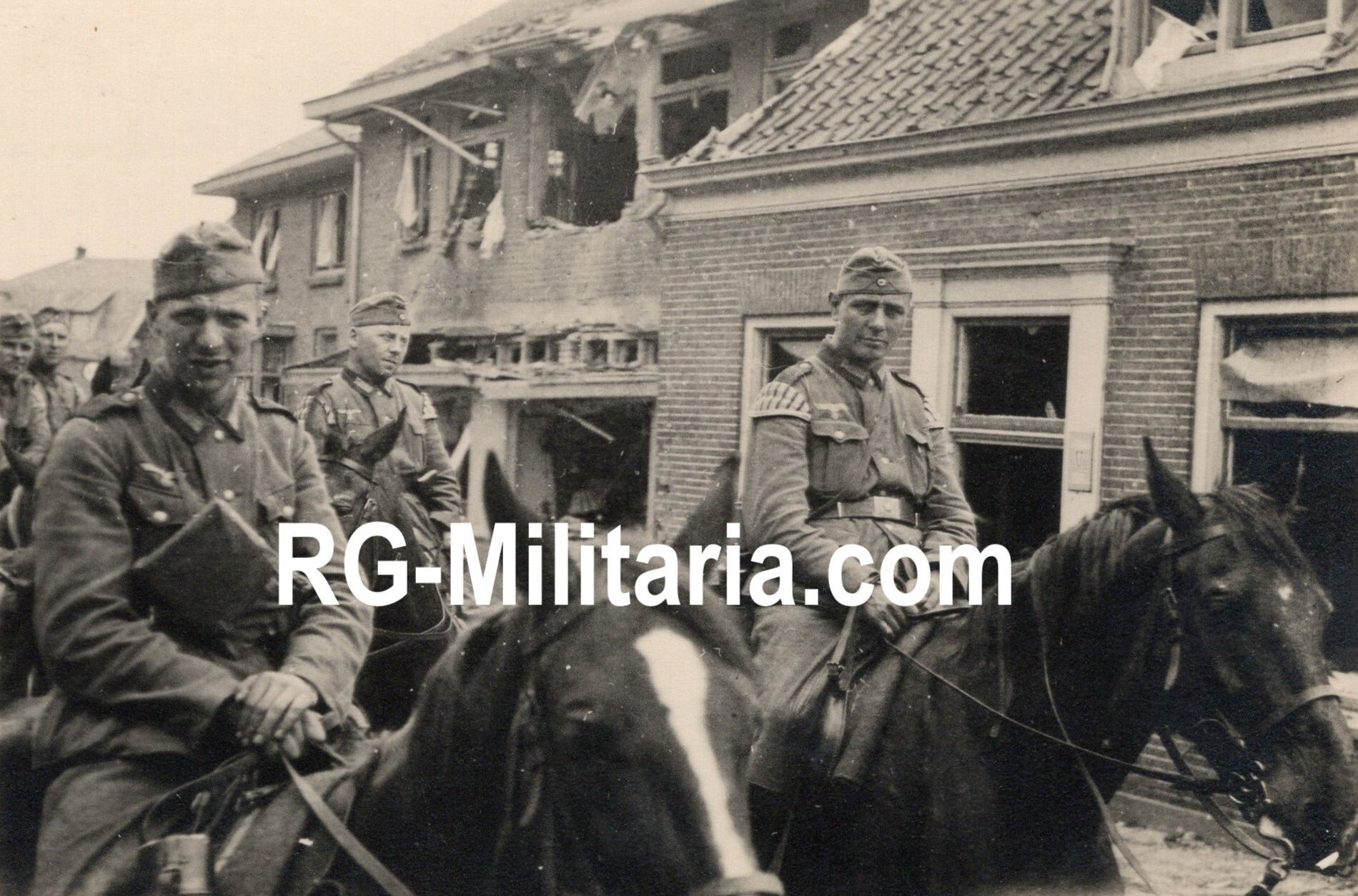 Original WW2 German Photo - German Cavalry enter Holland during the Blitzkrieg, May (1940) — image 3