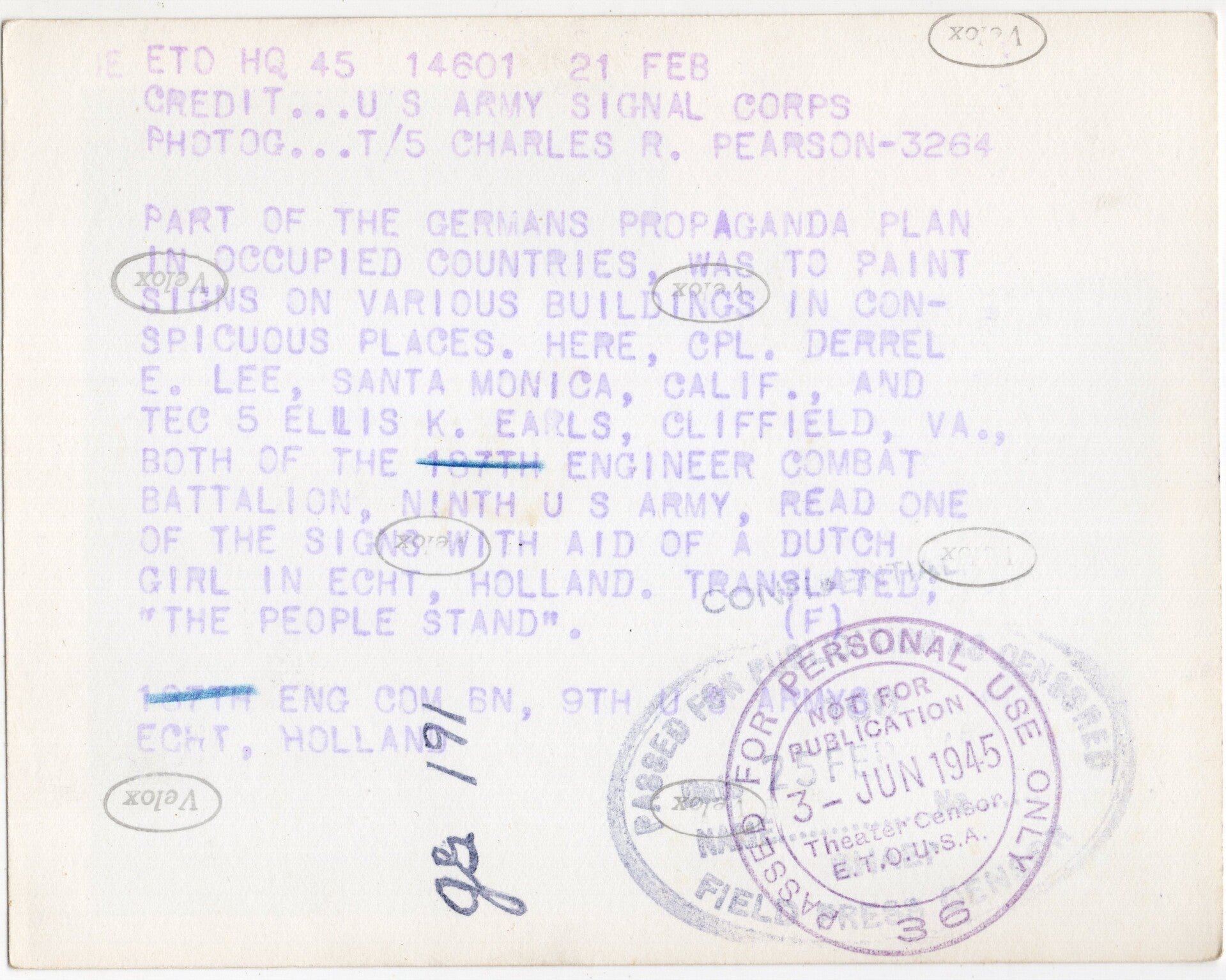 Original WW2 US Press Photo - Large graffiti wall ''Ein Volk steht auf, Nie Wieder 1918'' in Echt, Holland (1945) — image 2