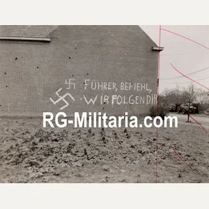 Original WW2 US Press Photo - Large graffiti wall ''Führer, …