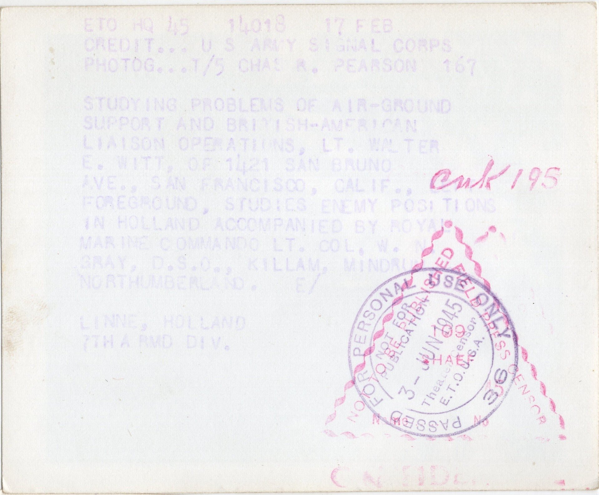 Original WW2 US Press Photo - British Royal Marines Commando and US soldiers checking out the front line at Linne, Holland (1945) — image 2