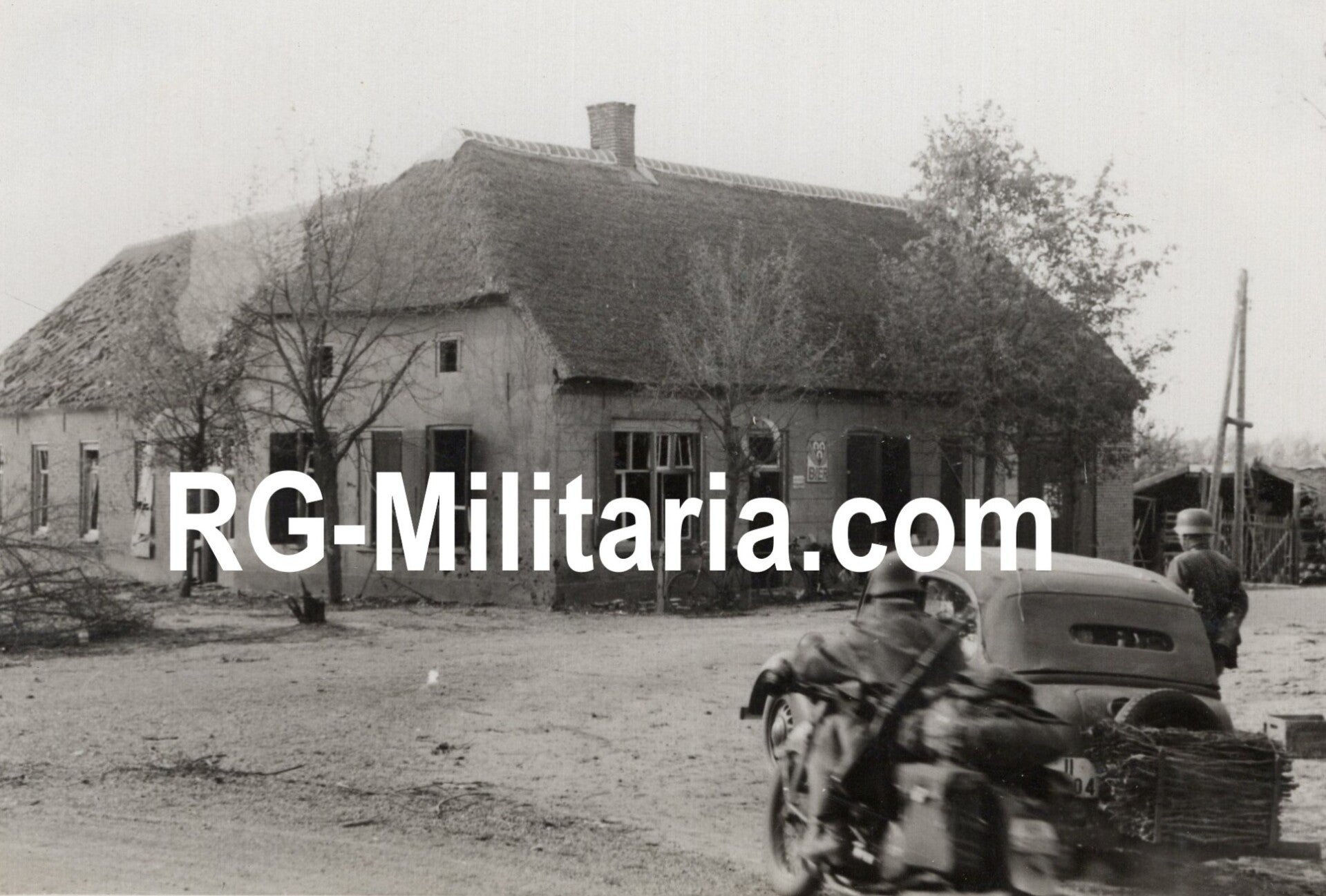 Original WW2 German Photo - German troops drive through the heavily attacked town of Langenboom, near Mill, Blitzkrieg Holland, May (1940) — image 5