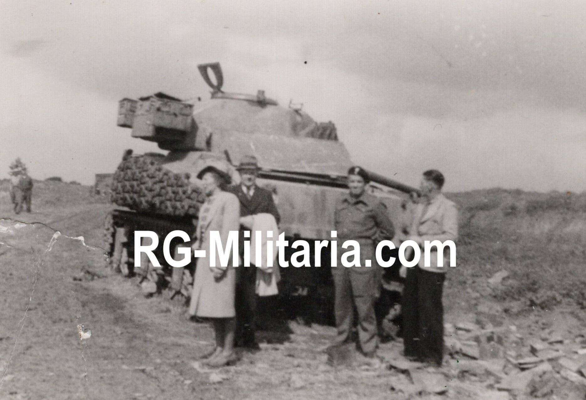 Original WW2 Dutch Photo - Stranded Polish Sherman Tank at the Kapelsche Veer, Capelle, Holland (1945) — image 3