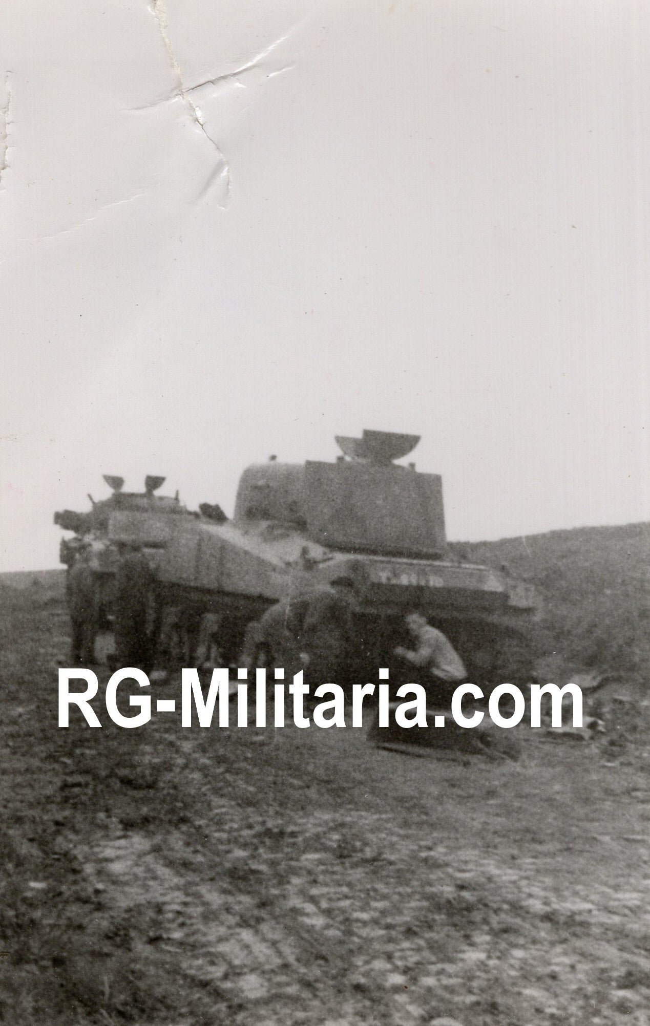 Original WW2 Dutch Photo - Stranded Polish Sherman Tank at the Kapelsche Veer, Capelle, Holland (1945) — image 4