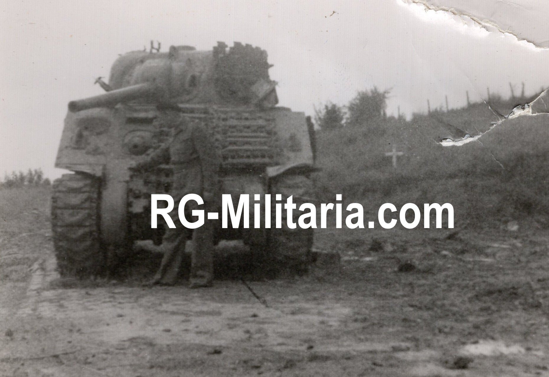 Original WW2 Dutch Photo - Stranded Polish Sherman Tank at the Kapelsche Veer, Capelle, Holland (1945) — image 5