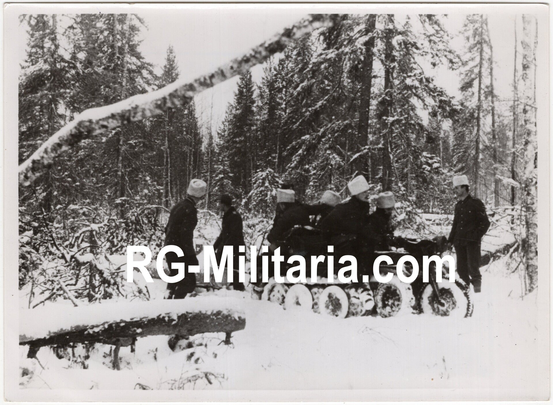 Original WW2 Belgian Press Photo - German soldiers with winter Fez hats on a Kettenkrad, Sd. Kfz. 2 (1942) — image 3