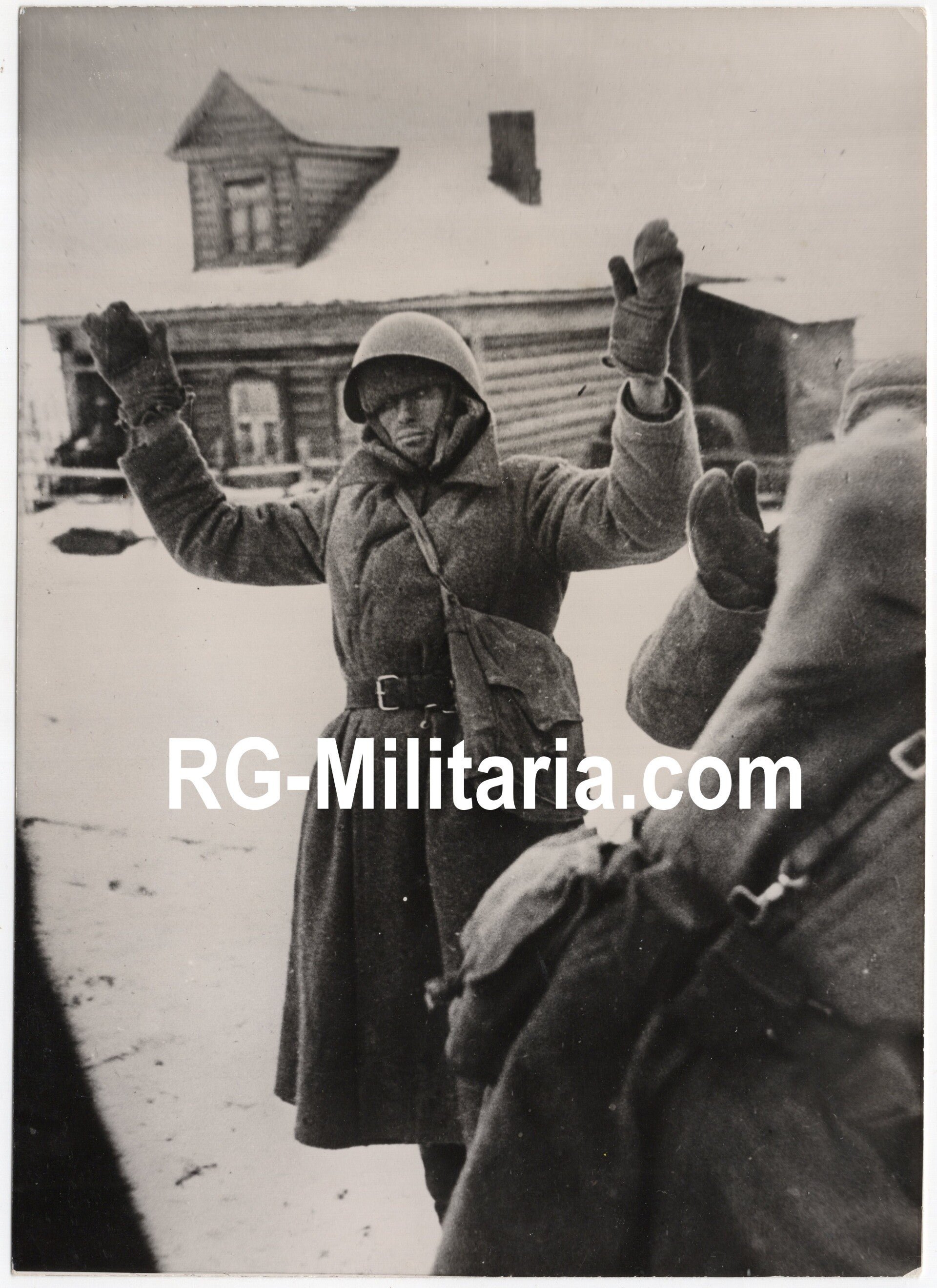 Original WW2 German Press Photo - Captured Soviet soldier, Eastern Front (1942) — image 3
