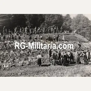 Original WW2 US Press Photo - German civilians view the …