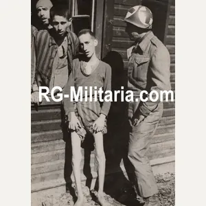 Original WW2 US Press Photo - US Medic soldier with …