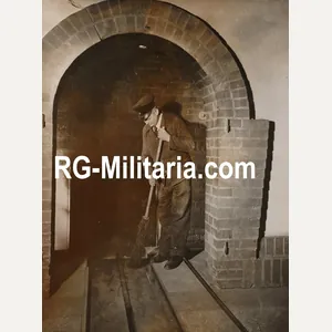 Original WW2 US Press Photo - Cremator of the Lahde …