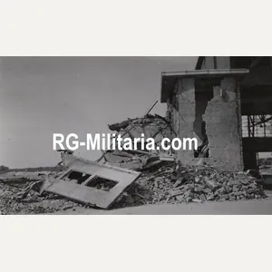 Original WW2 German Photo - Bombed hangar at the Dutch …