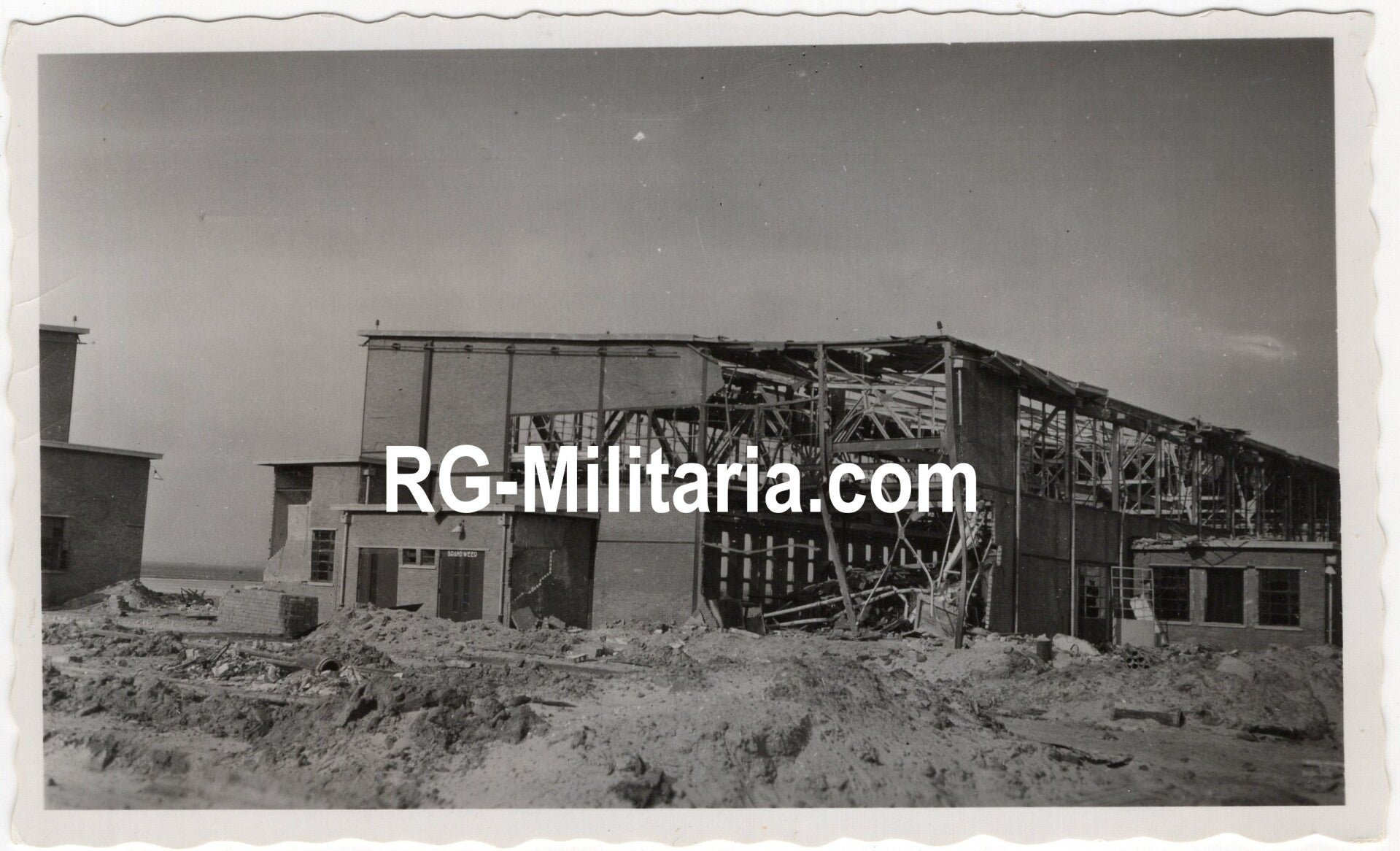Original WW2 German Photo - Bombed hangar 2 at the Dutch LVA airfield of Bergen, Holland (1940) — image 3