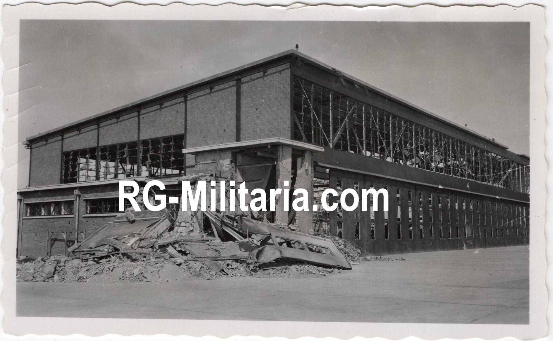 Original WW2 German Photo - Bombed hangar at the Dutch LVA airfield of Bergen, Holland (1943) — image 3