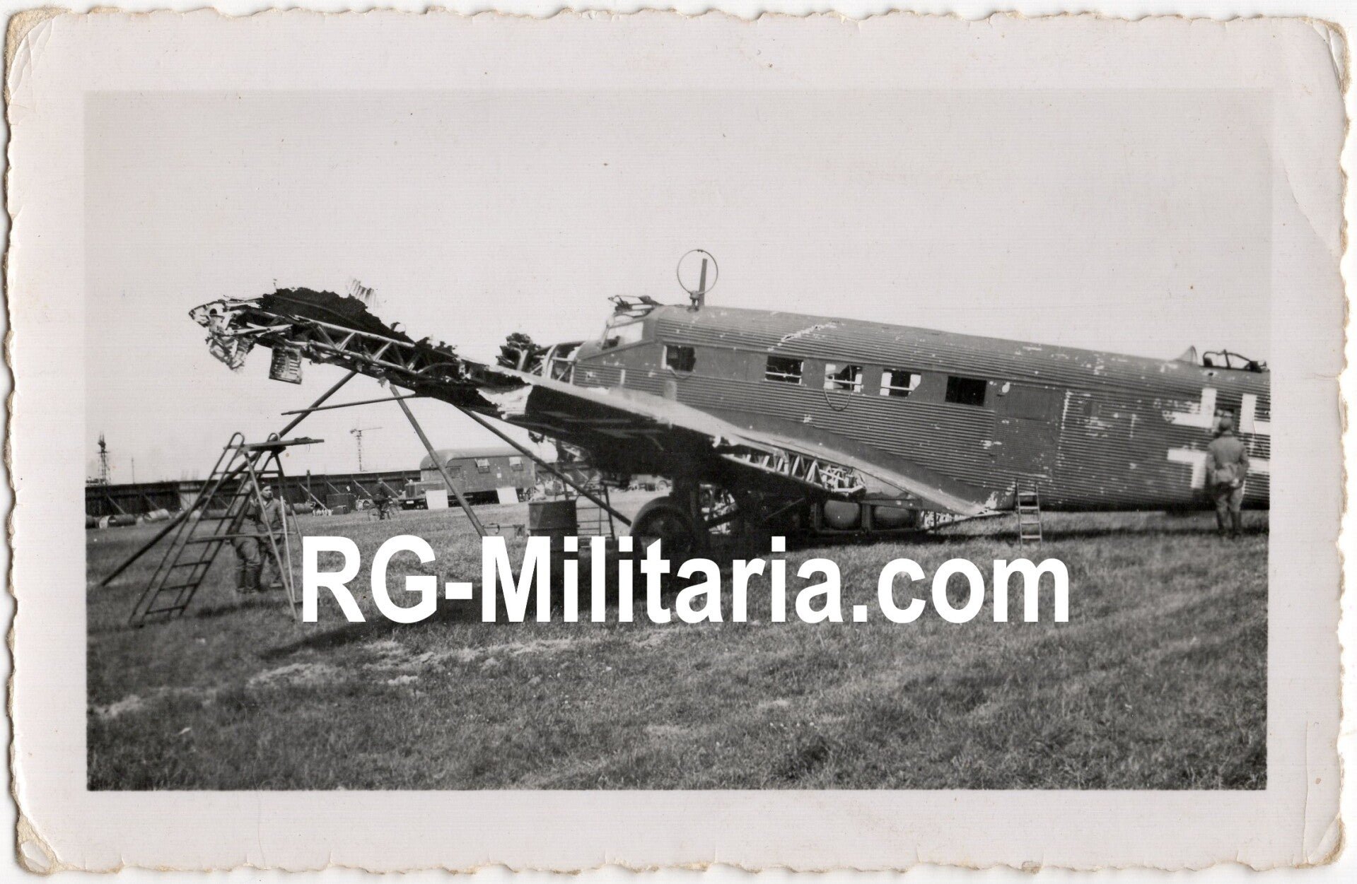 Original WW2 German Photo - German Luftwaffe soldiers at the Rotterdam airfield Waalhaven with destroyed Junkers JU 52 airplanes, Holland (1940) — image 3