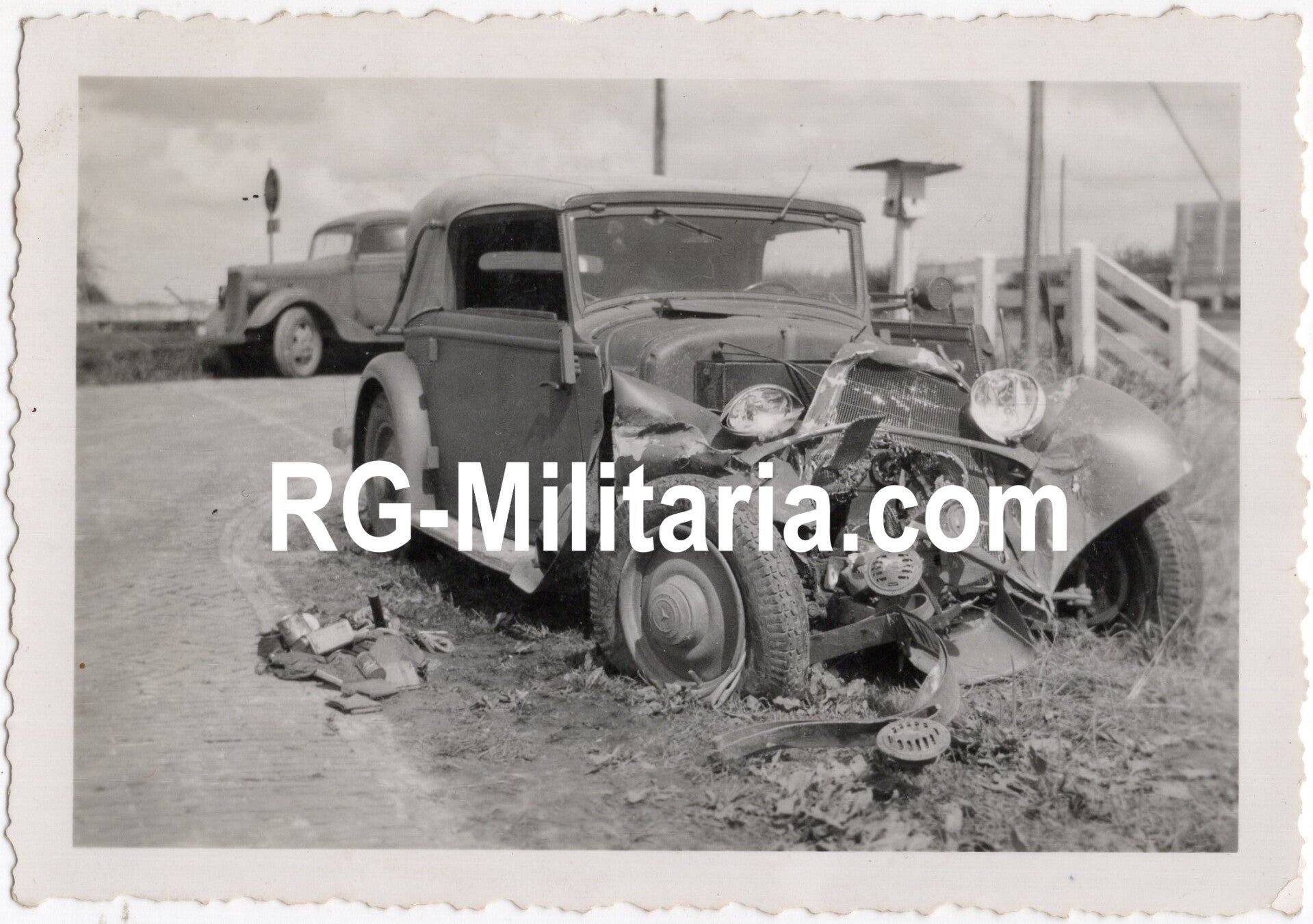 Original WW2 German Photo - Damaged German car after the bombing of Schiphol, Amsterdam (1940) — image 3