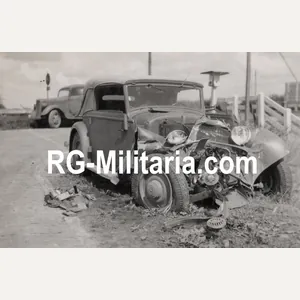 Original WW2 German Photo - Damaged German car after the …