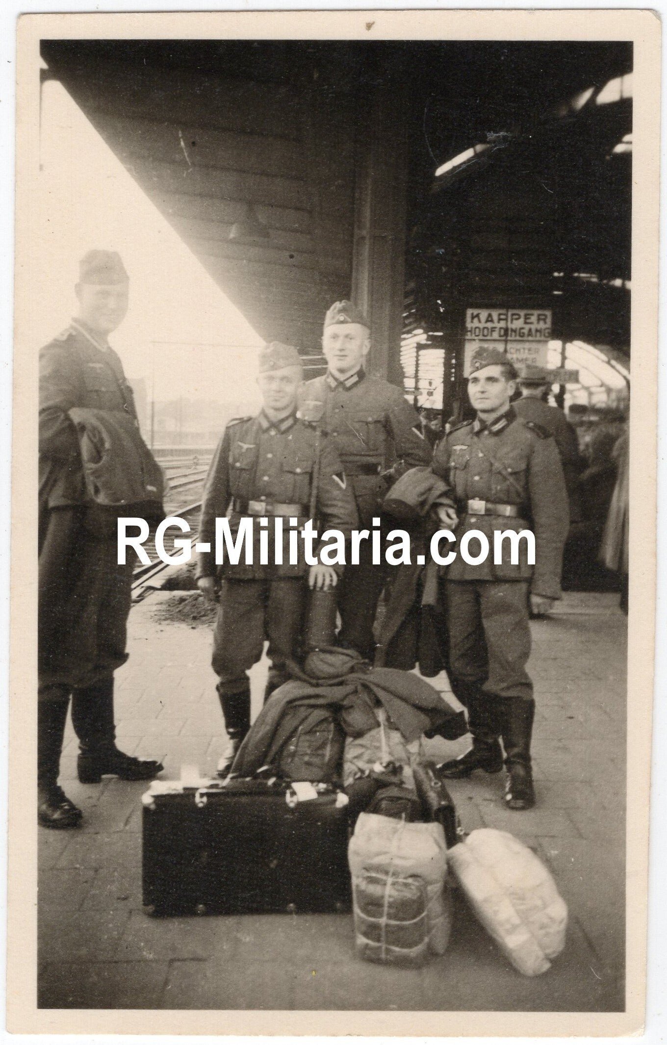 Original WW2 German Photo - German soldiers at the Haarlem railway station — image 3