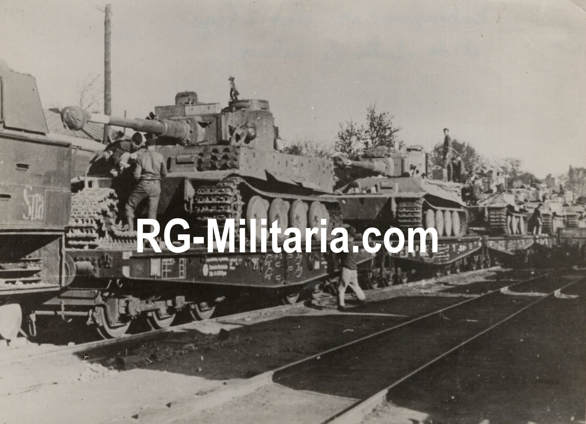 Original WW2 French Press Photo - German Tiger Tanks on a Reichsbahn train on the Eastern Front (1943)