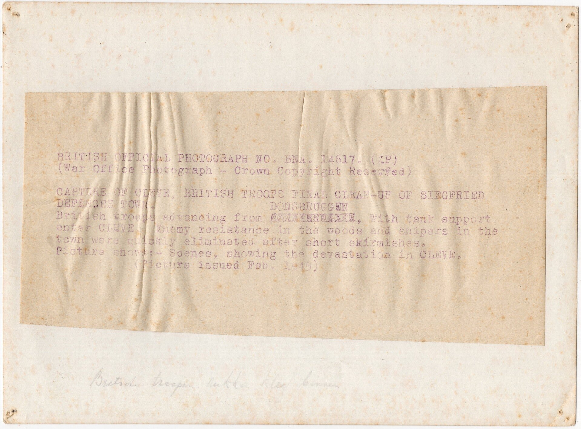 Original WW2 British Press Photo - British troops passing the Siegfried Donsbruggen, Cleve (1945) — image 2