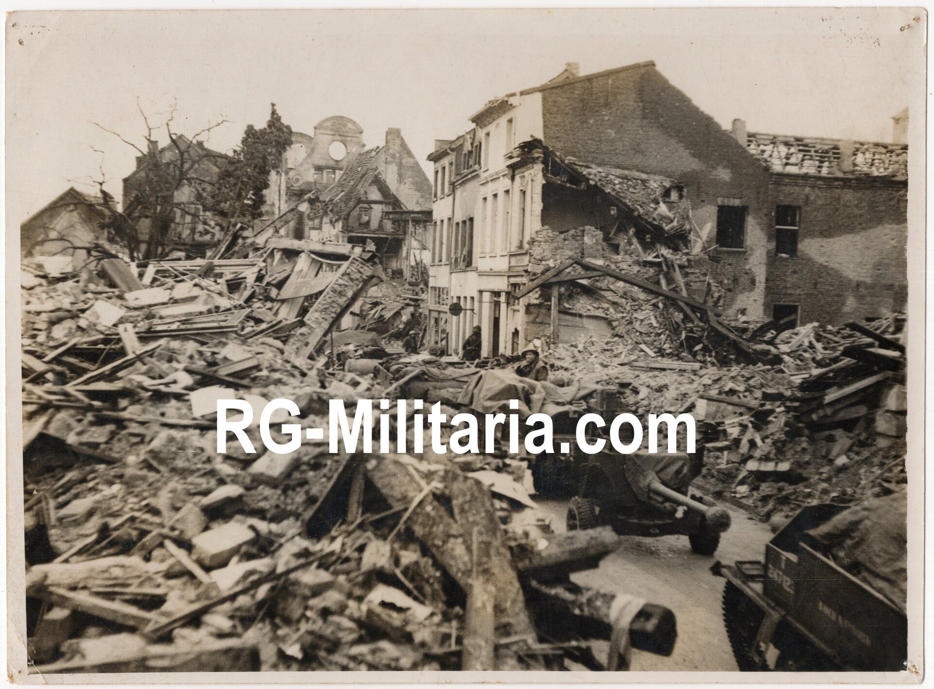 Original WW2 British Press Photo - British troops passing the Siegfried Donsbruggen, Cleve (1945) — image 3