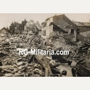 Original WW2 British Press Photo - British troops passing the …