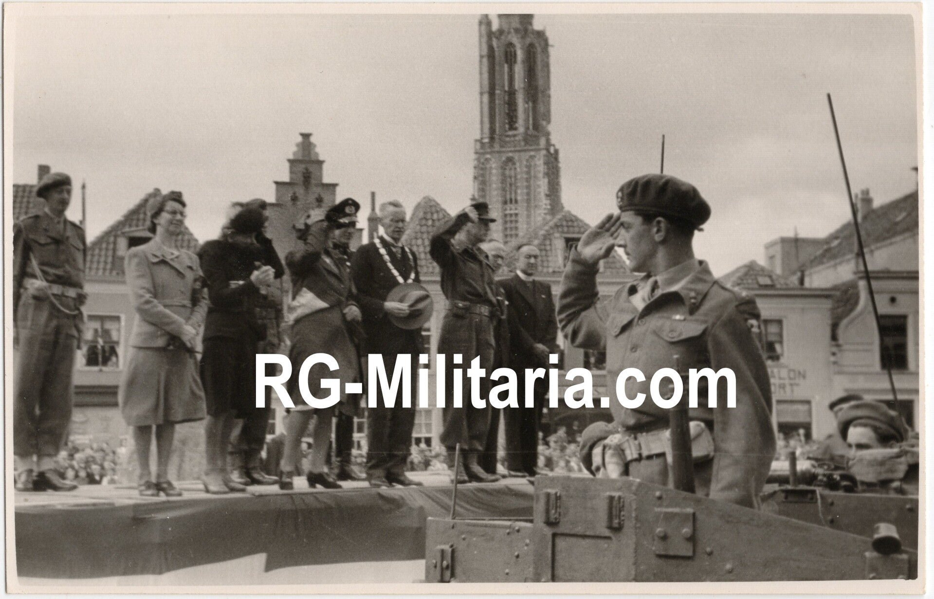 Original WW2 Dutch Liberation Photo - 49th West Riding division Polar Bear soldier salutes the mayor of Amersfoort, Holland (1945) — image 3