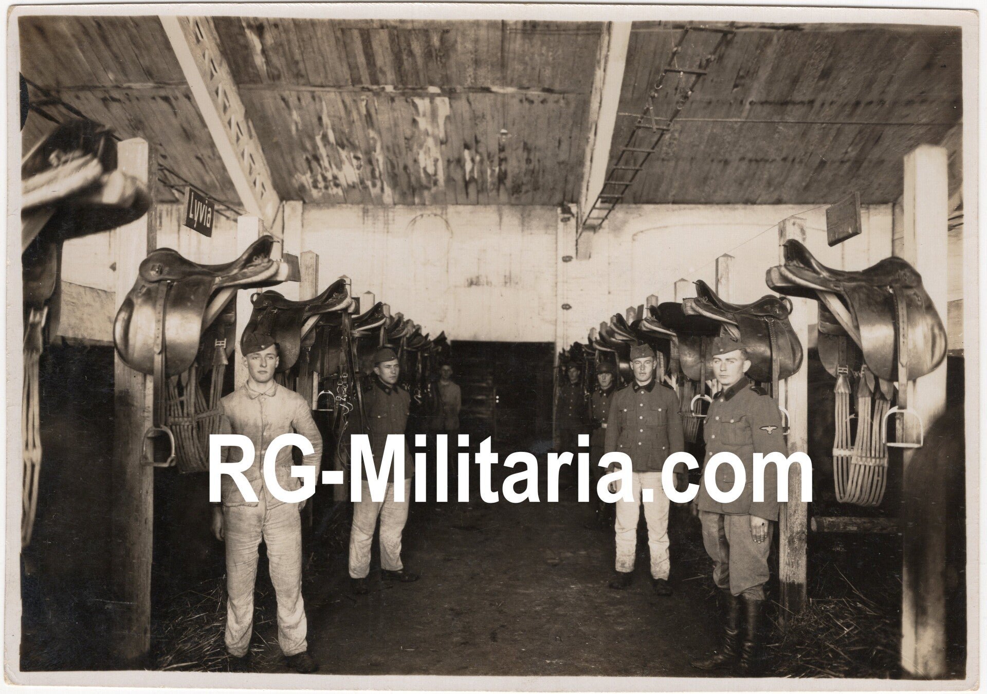 Original WW2 German Waffen SS Press Photo - SS-Kavallerie-Regiment 2 Cavalry in horse stables — image 3
