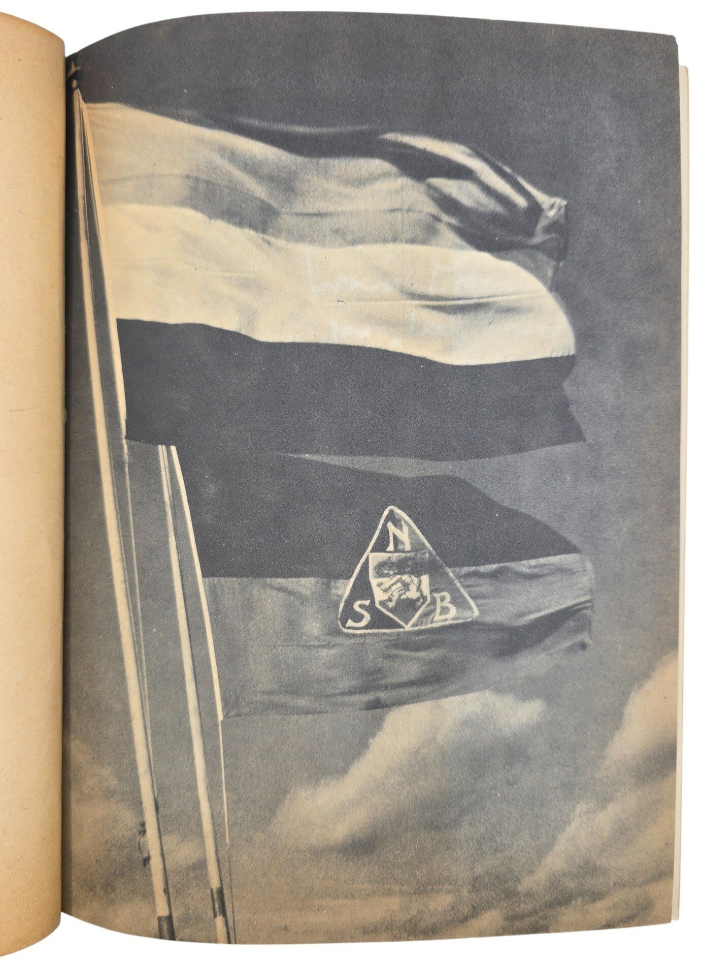 Original WW2 Dutch Collaboration Book - Voor Volk en Vaderland, Parool, resistance fighter signed — image 6