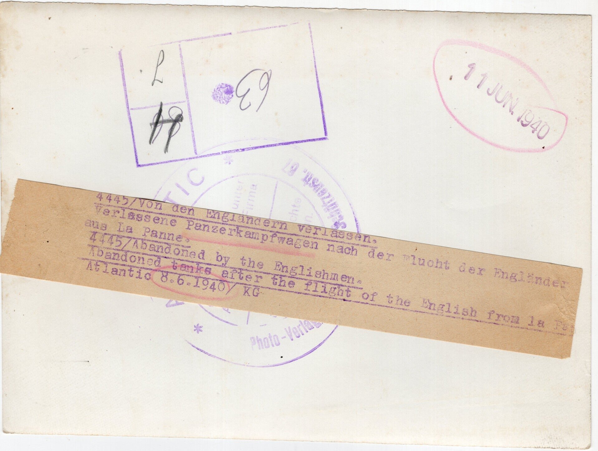 Original WW2 German Press Photo - Abandoned British tanks and trucks in La Panne, Belgium (1940) — image 2