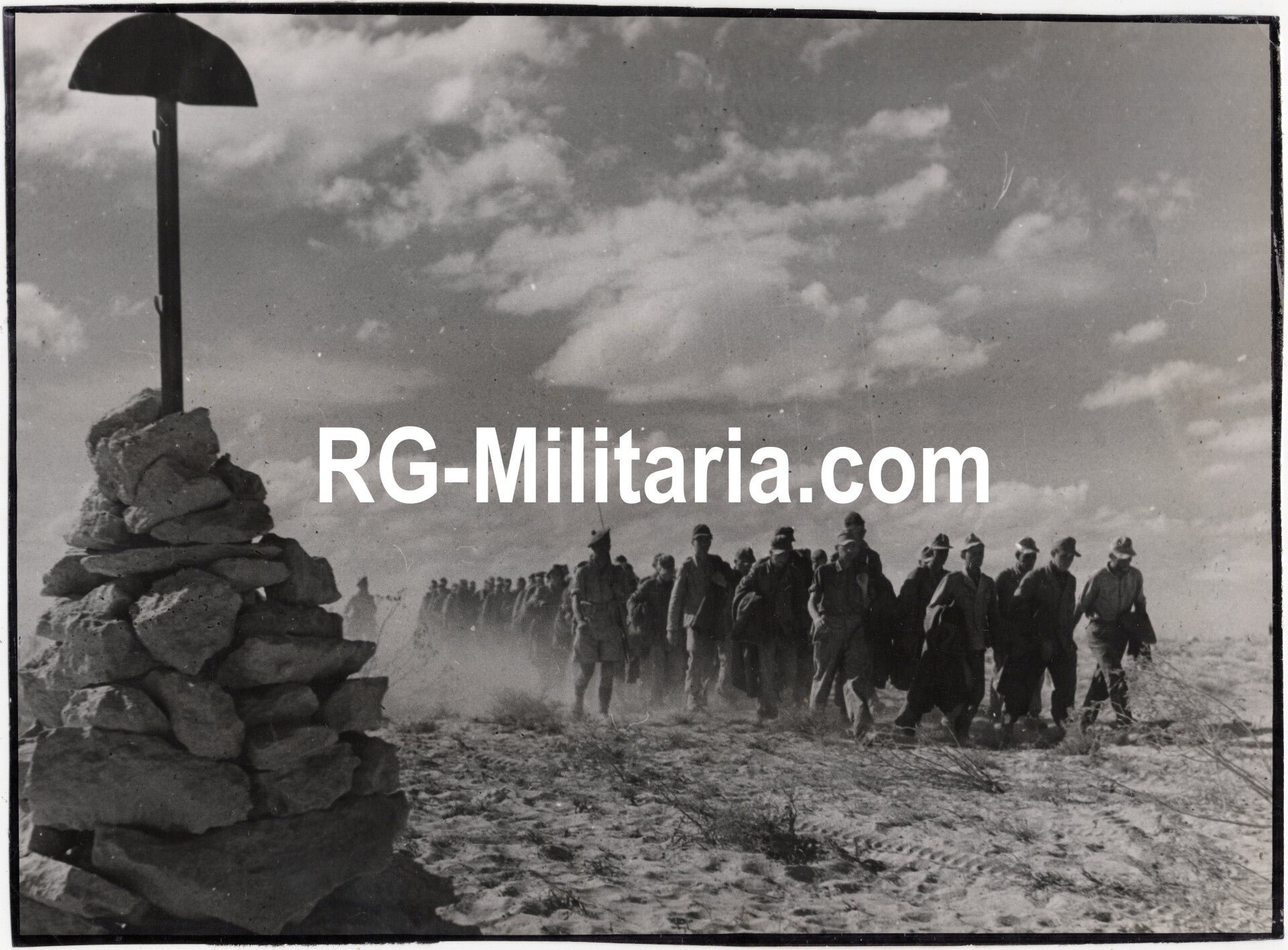 Original WW2 British Press Photo - German POW soldiers captured in North Africa — image 3