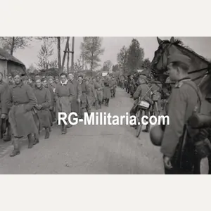 Original WW2 German Photo - German soldiers checking out Dutch …