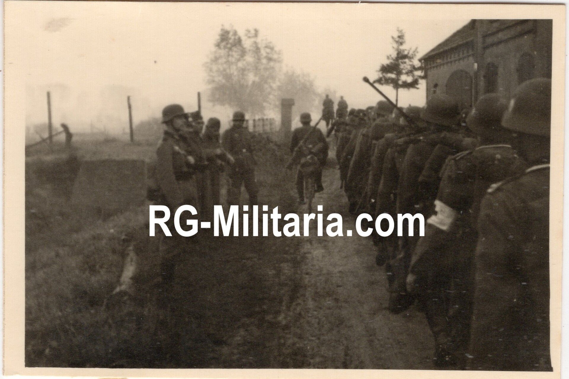 Original WW2 German Photo - German soldiers crossing the Dutch border, Holland, May (1940) — image 3