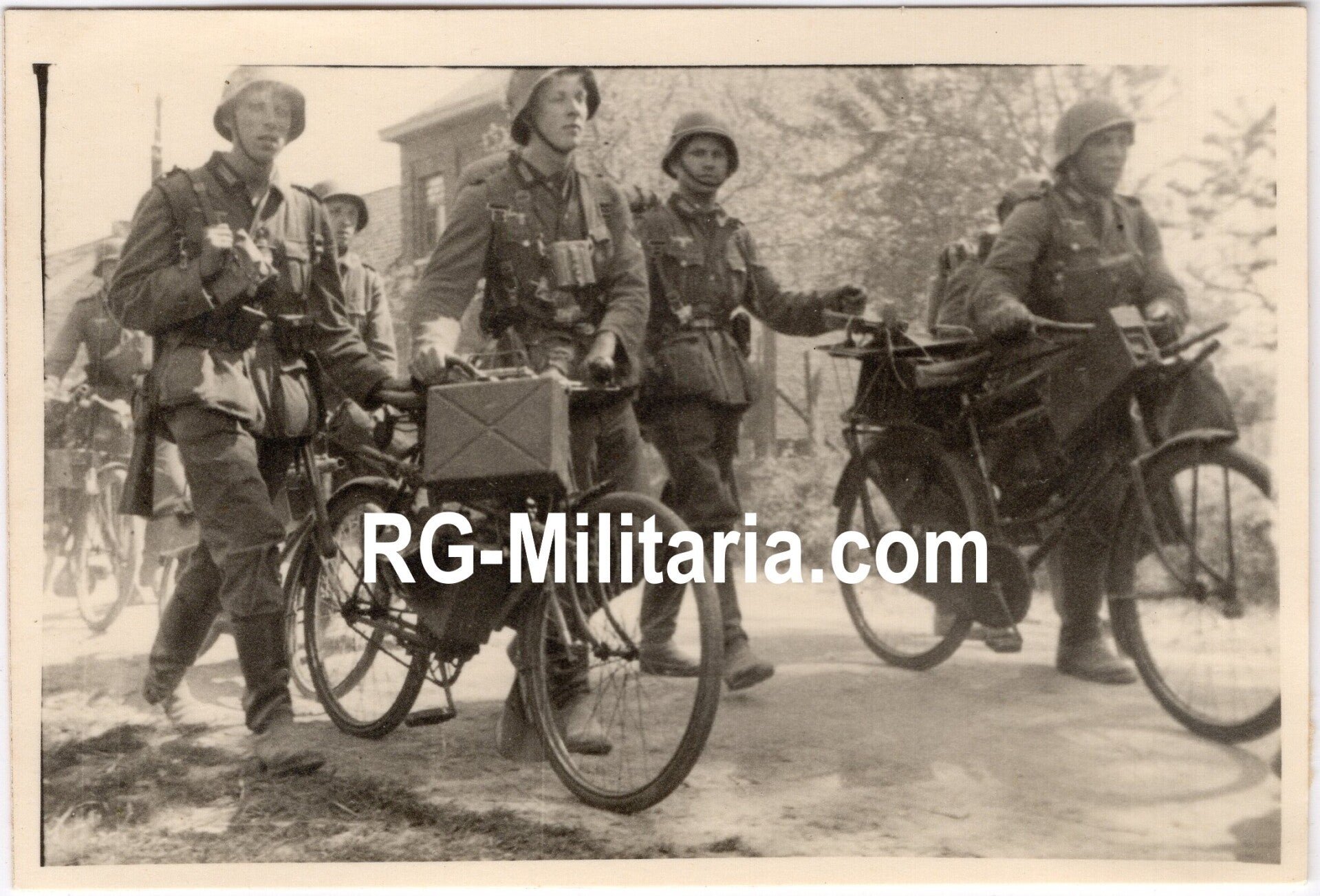 Original WW2 German Photo - German soldiers on bicycles crossing the Dutch border, Holland, May (1940) — image 3
