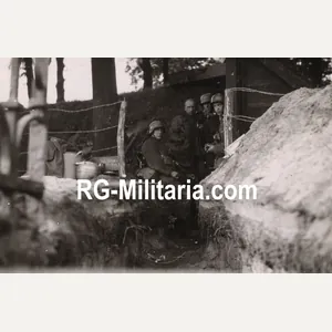 Original WW2 German Photo - German flak unit in trenches …