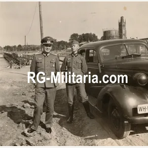 Original WW2 German Photo - Wehrmacht officer passed make shift …