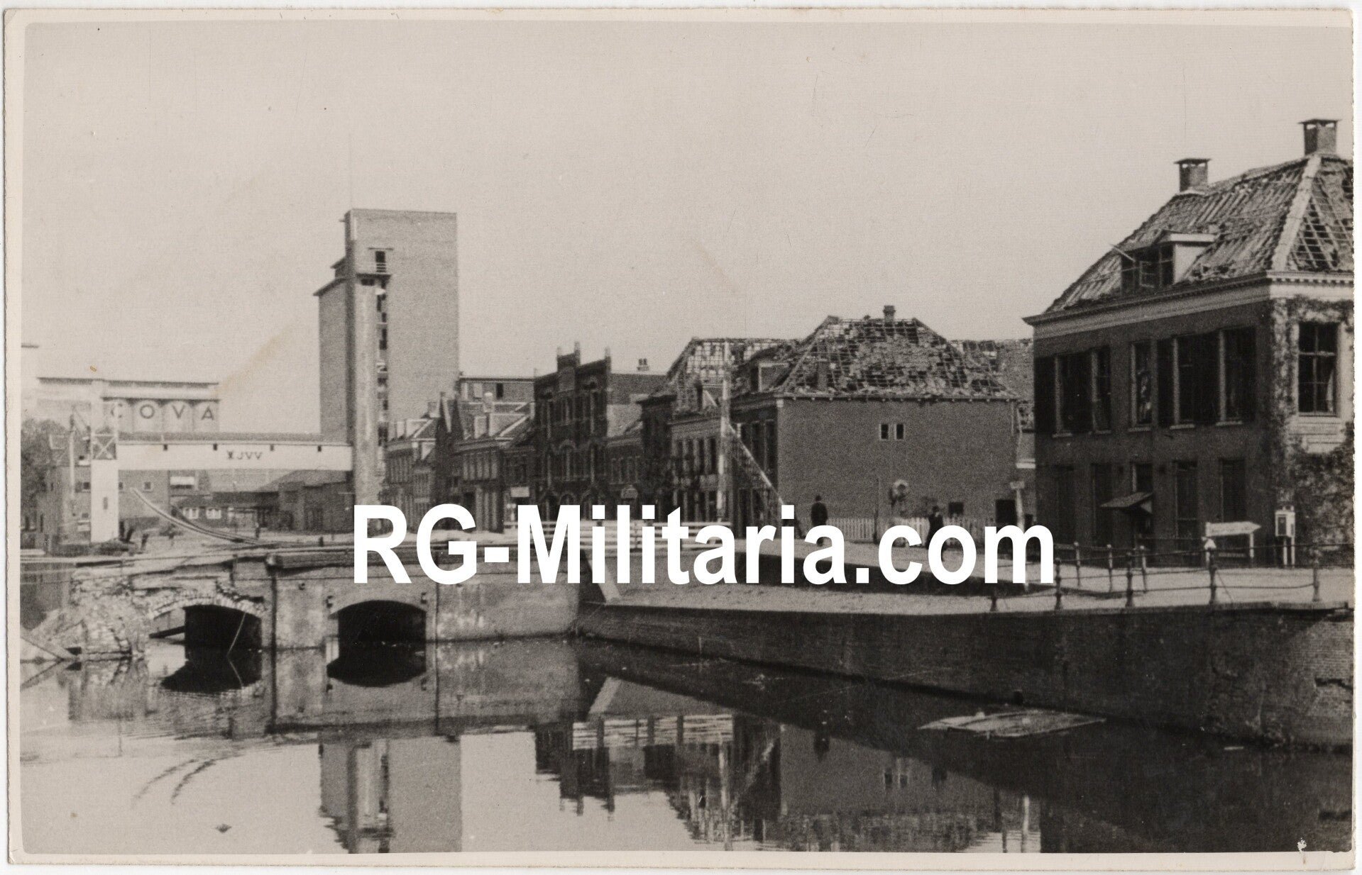 Original WW2 Dutch Liberation Photo - Destroyed buildings during the liberation of Amersfoort, Holland (1945) — image 3