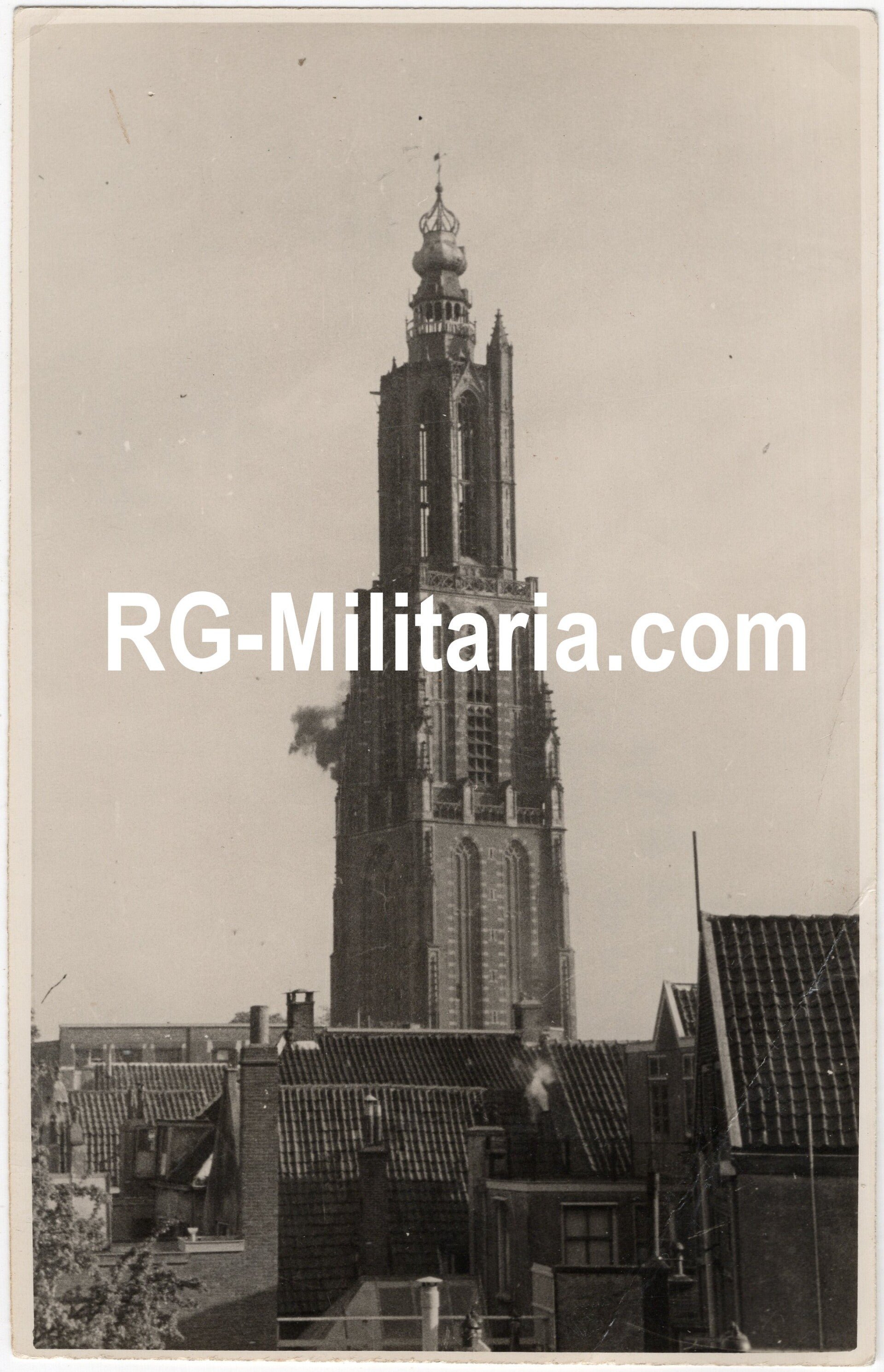 Original WW2 Dutch Liberation Photo - British shoot church of Amersfoort because of a false rumor during its liberation, Holland (1945) — image 3