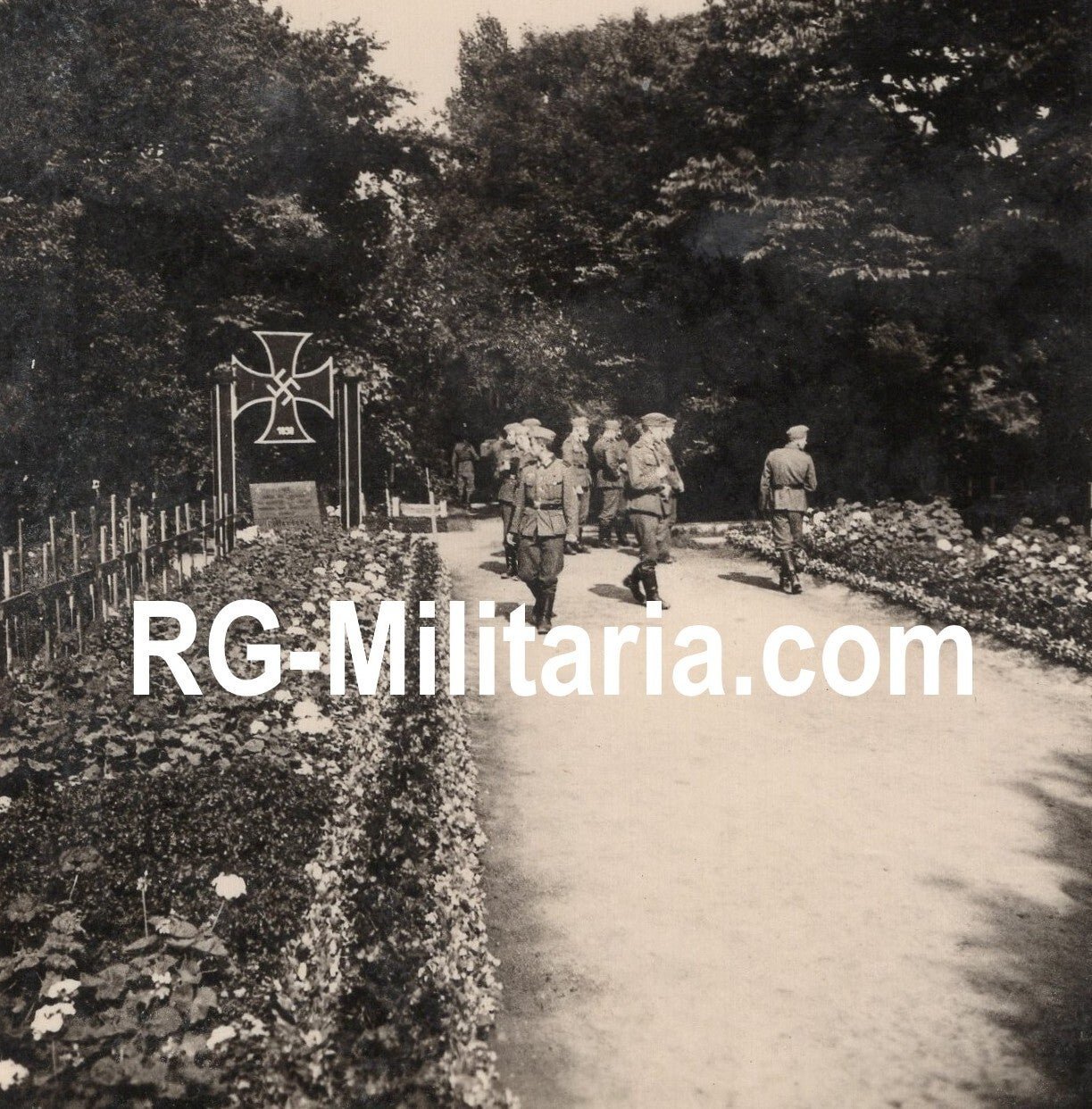 Original WW2 German Photo - Military cemetery Crooswijk, Rotterdam, May (1940) — image 2