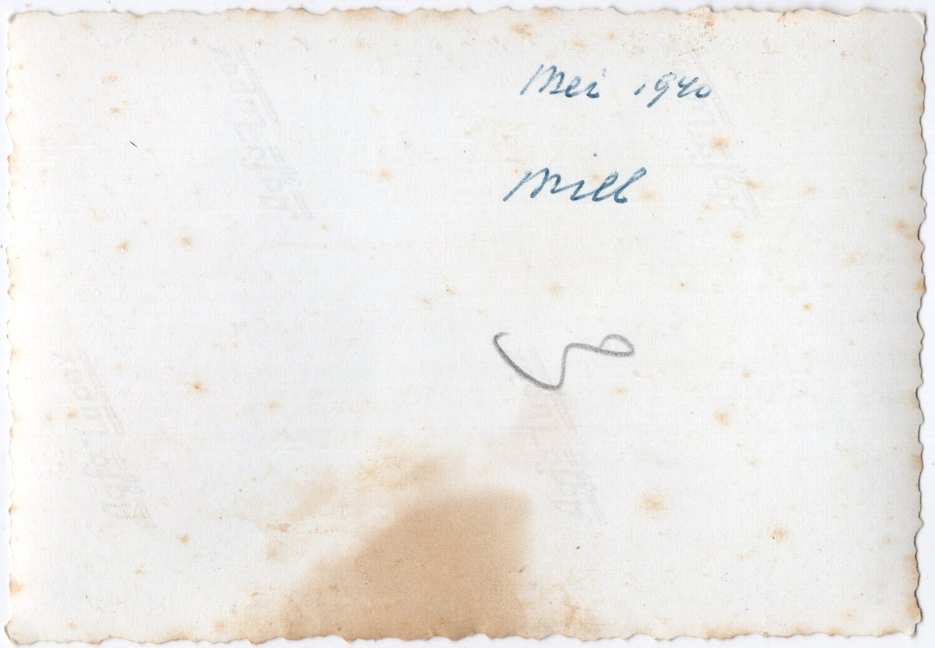 Original WW2 German Photo - Dutch tourists visit the derailed panzer train at Mill, Holland (1940) — image 2