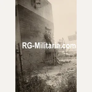 Original WW2 German Photo - German soldier at bunker Kazemat …