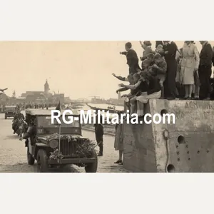 Original WW2 Dutch Liberation Photo - Dutch civilians wait for …