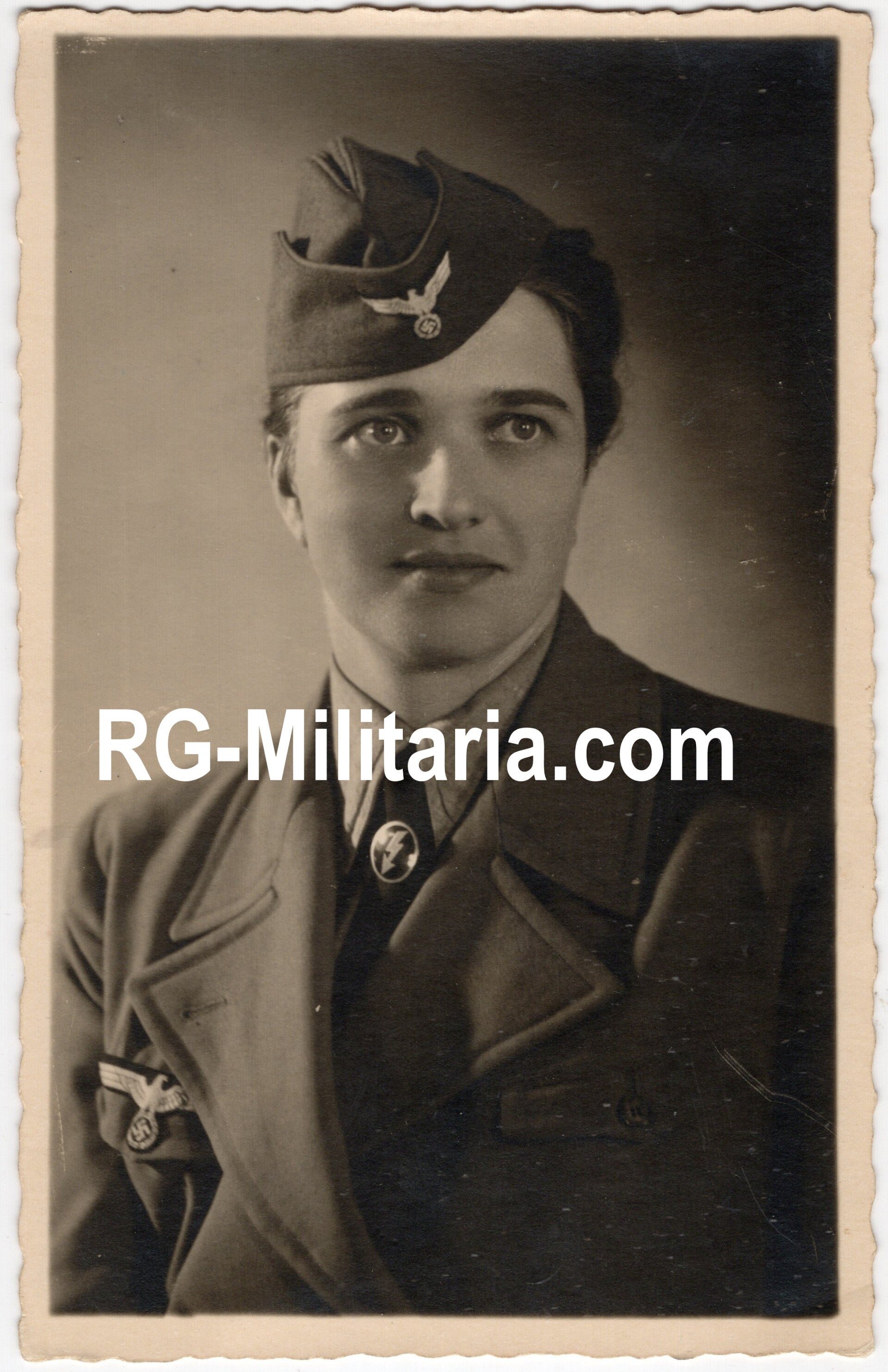 Original WW2 German Portrait Photo - Female Wehrmacht Blitzmadel Liege, Luik, Belgium (1941) — image 3