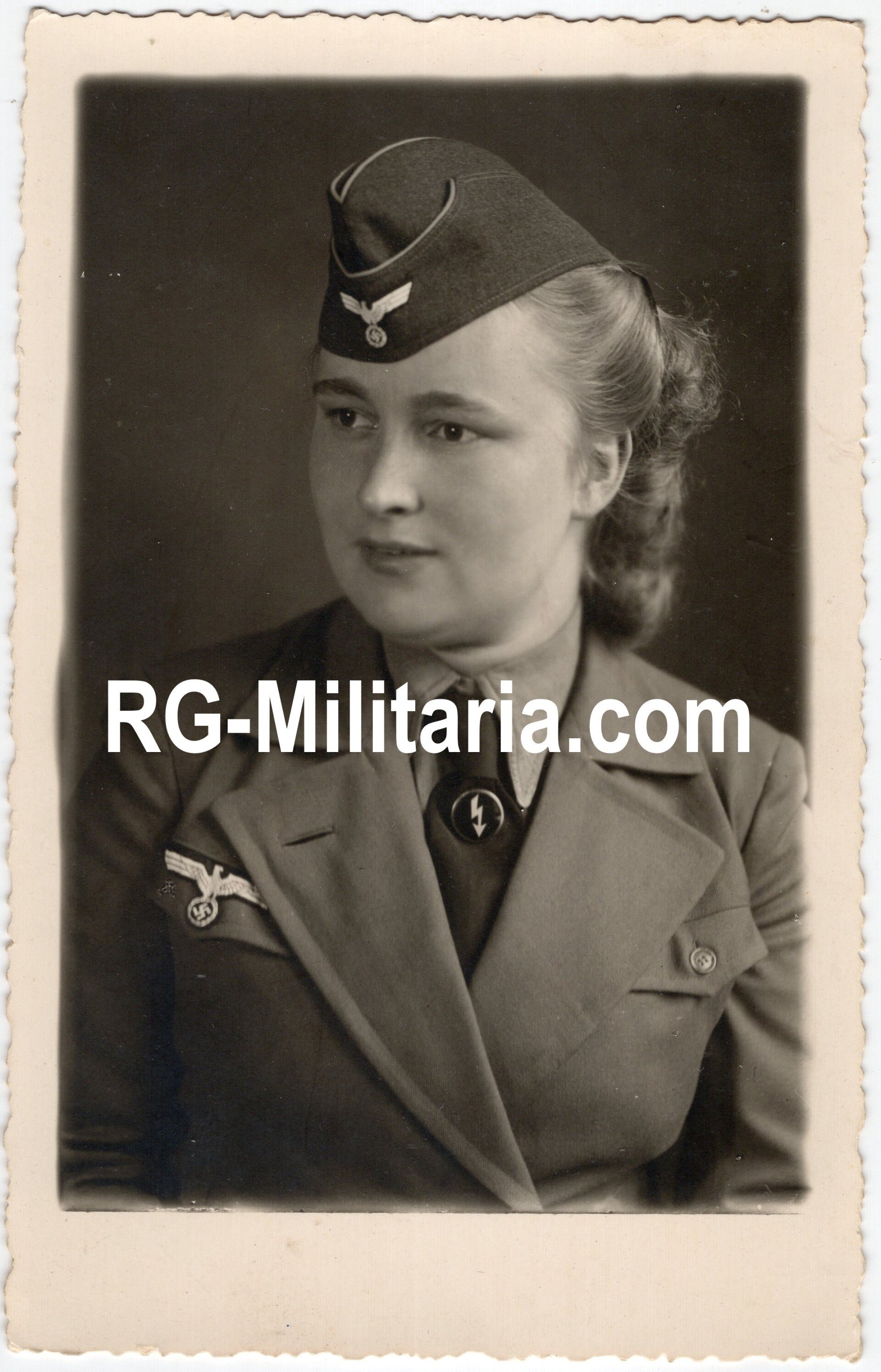 Original WW2 German Portrait Photo - Female Wehrmacht Blitzmadel Giessen, Germany — image 3