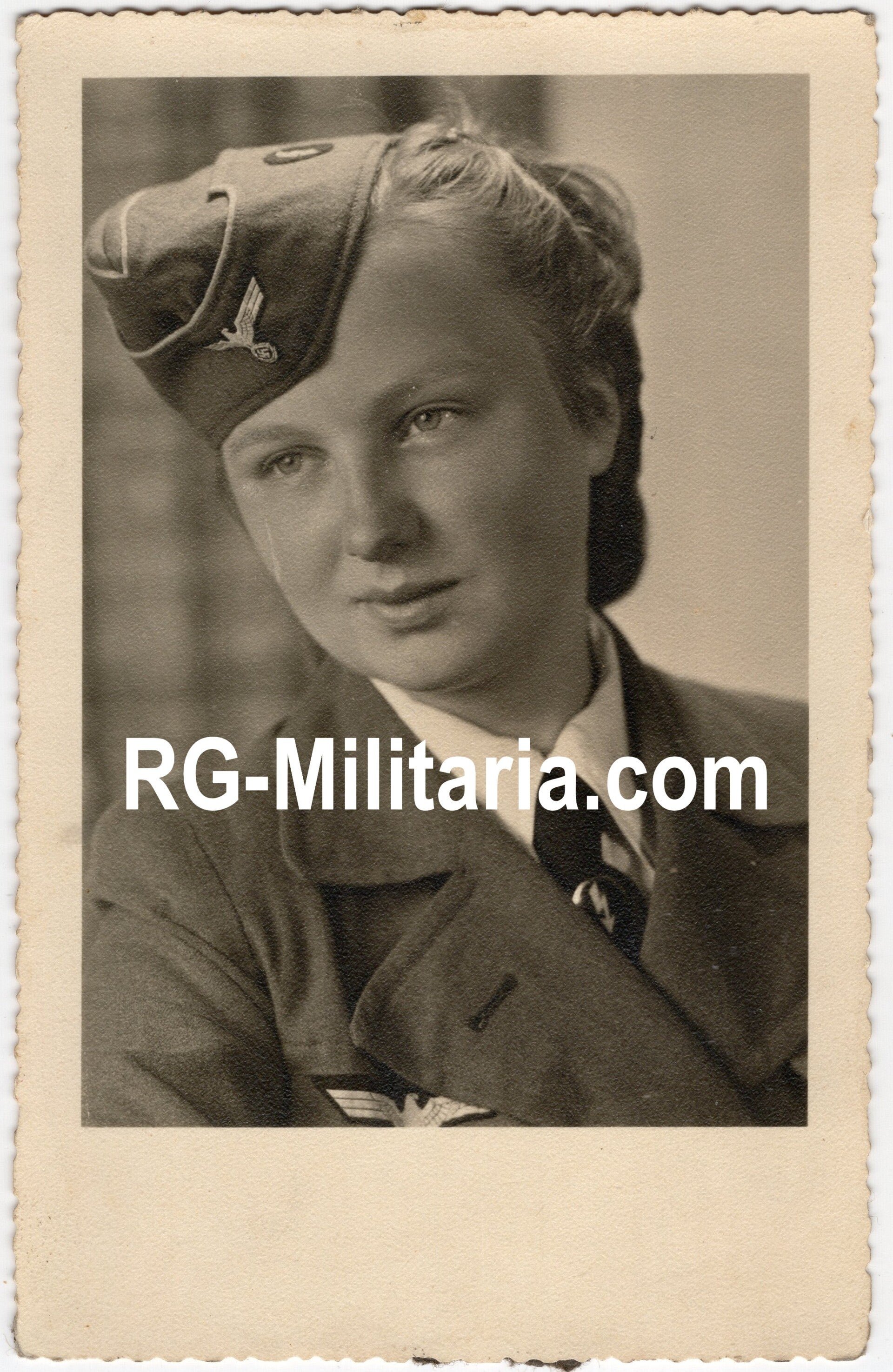 Original WW2 German Portrait Photo - Female Wehrmacht Blitzmadel — image 2